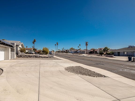 4th image of 136 Acoma Blvd N