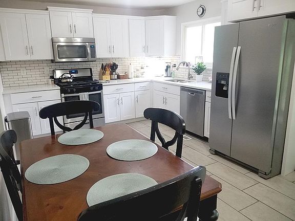 5th image of 12053 Glenrose Dr