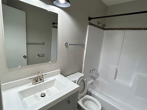 5th image of 105 Peony St SW #105