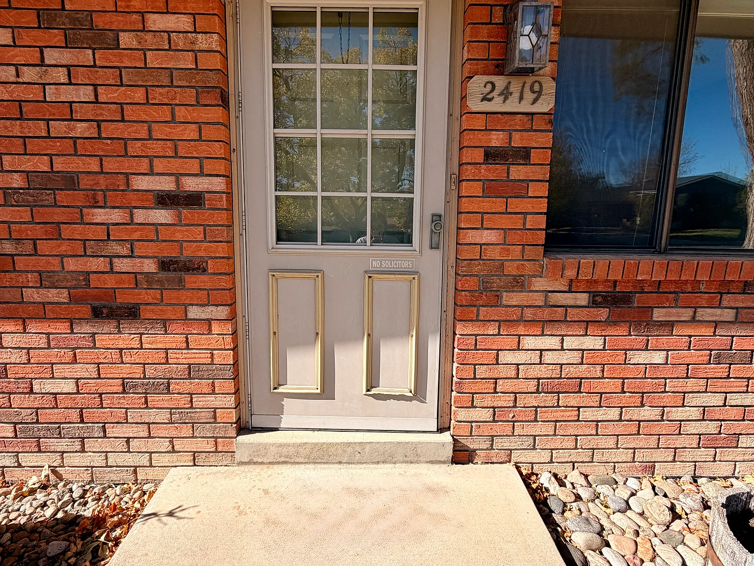 3 bed, 1915 sqft, $2,345 — Photo 2