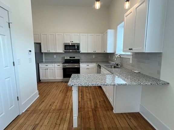 4th image of 114 Nassau Pl #E