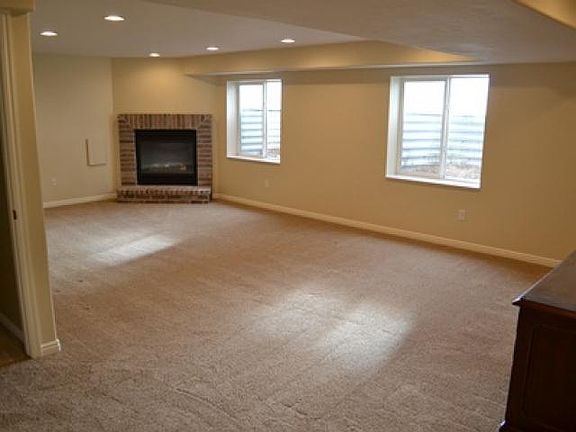 3rd image of 6452 S Mount Hood Dr