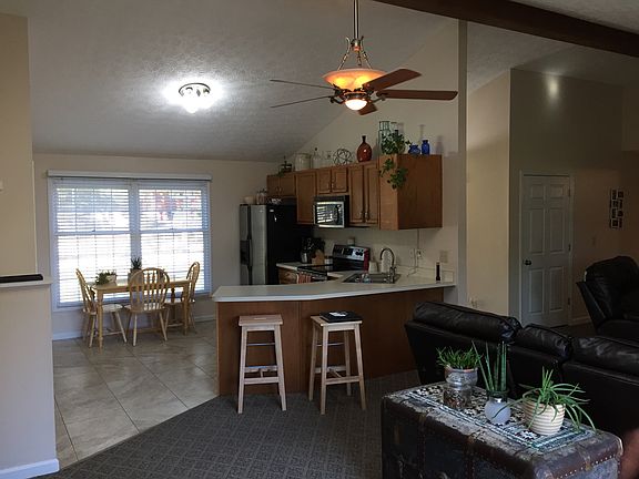 3rd image of 20268 Lakeview Dr