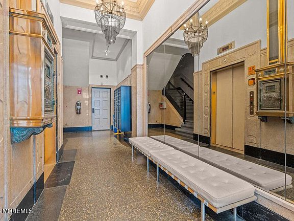5th image of 601 Bangs Avenue #1106