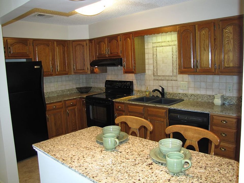 2nd image of 828 Senate Ave