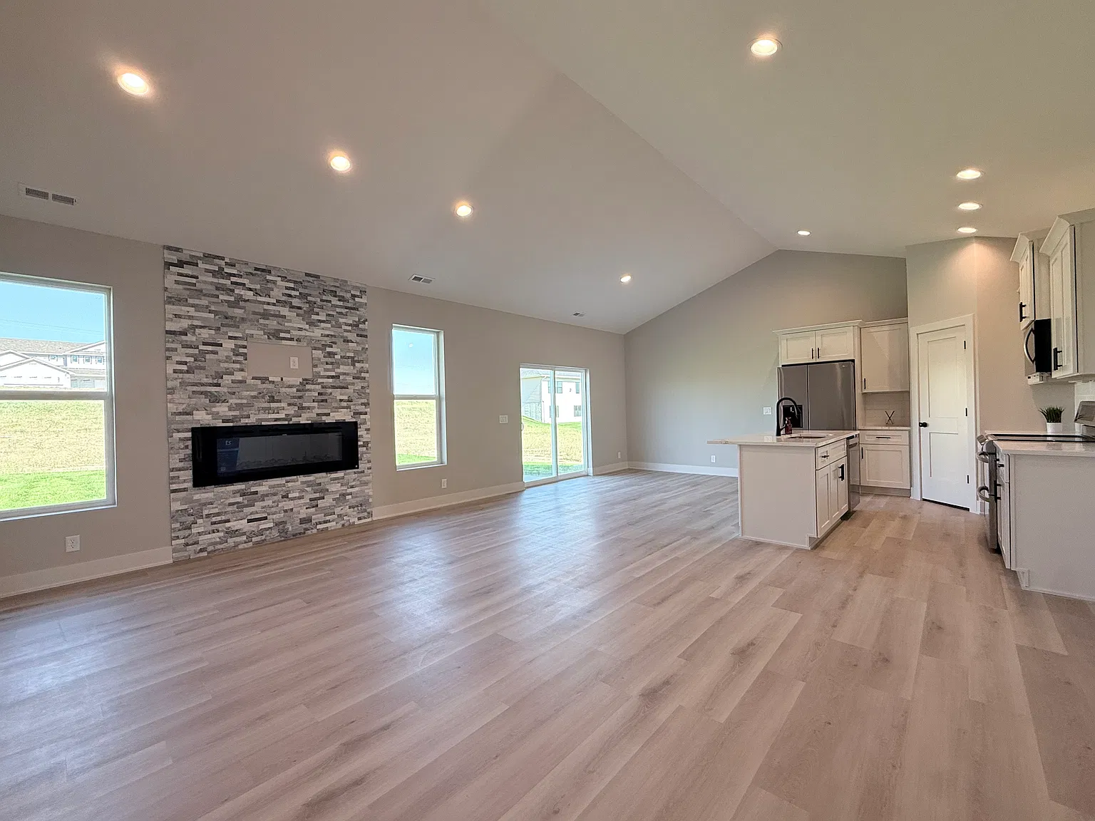 3 bed, 1700 sqft, $3,500 — Photo 2