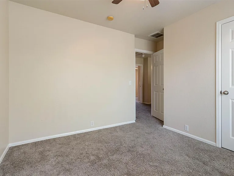 401 Spruce Dr — Photo 19