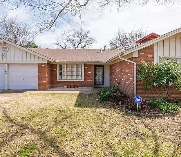 5109 Cockrell Ave — Photo 2