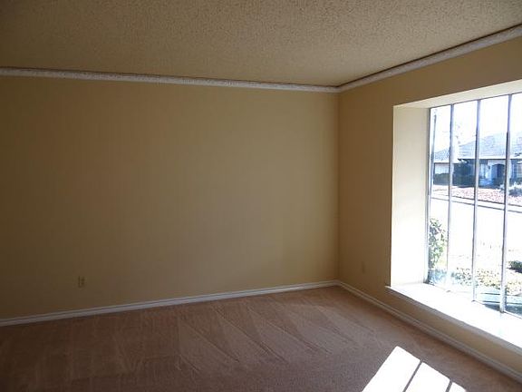3rd image of 337 Squirebrook Dr
