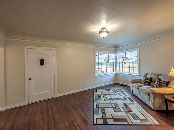 4th image of 305 N Bellevue Ave