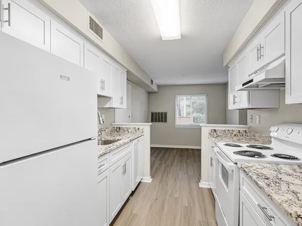 6 Beals Cove Rd APT B, Hingham, MA 02043
