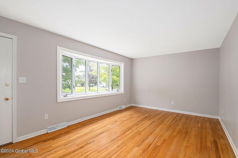 5th image of 46 McDonald Drive