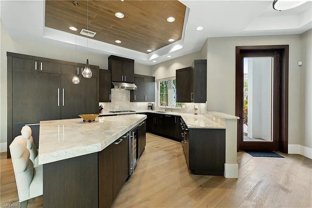 4 bed, 4.5 bath, 3256 sqft, $17,500 — Photo 3