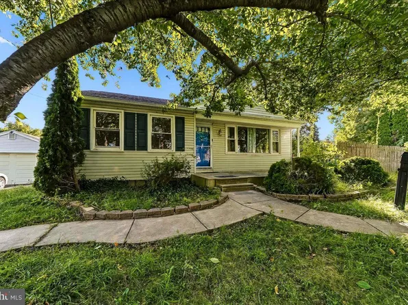 26 Ash Rd, Wallingford, PA 19086