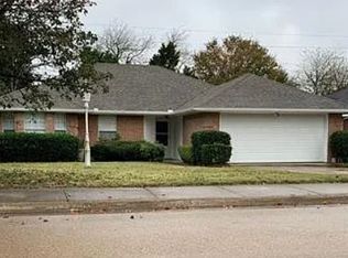 925 Shady Brook Ln, Cedar Hill, TX 75104
