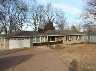 627 Kehrs Mill Rd, Ballwin, MO 63011
