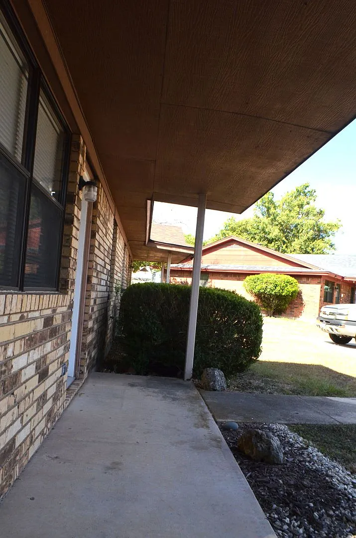 201 Horseshoe — Photo 2