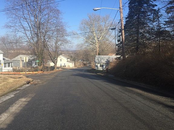 4th image of 52 Edison Ave