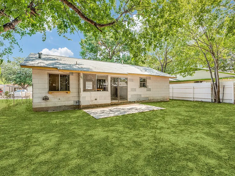 827 Spring Park Dr — Photo 9