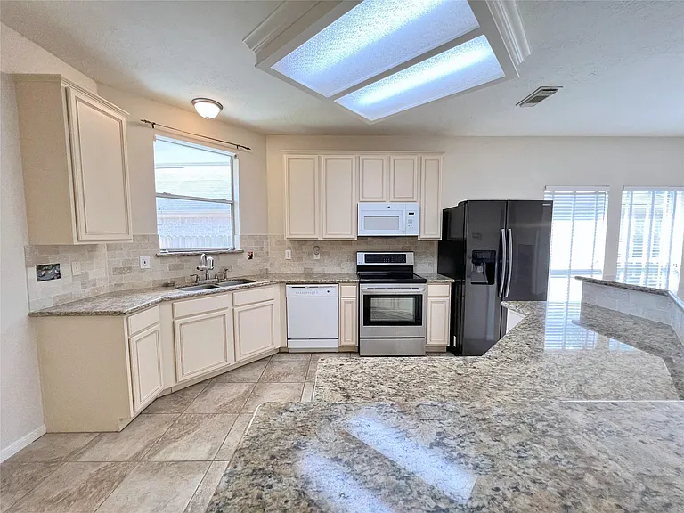 4723 Silverlake Dr — Photo 12