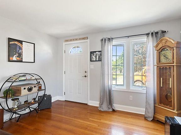 2nd image of 22 Norfolk Ave