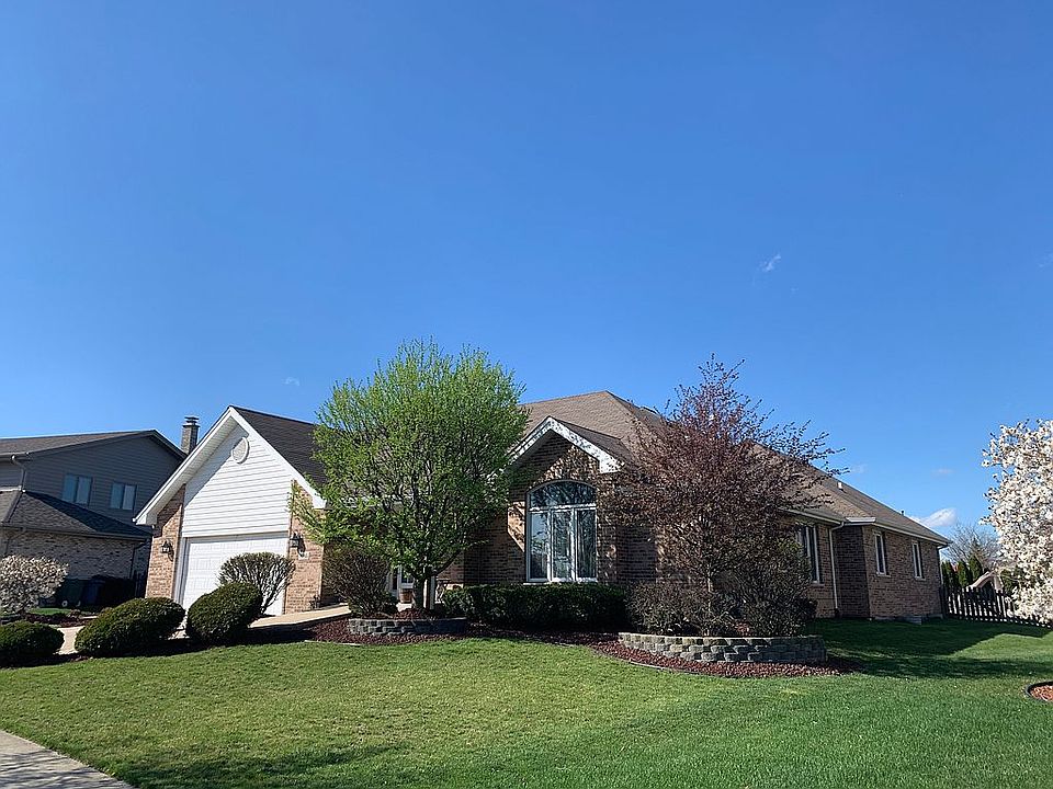 1st image of 8736 Brookside Glen Dr