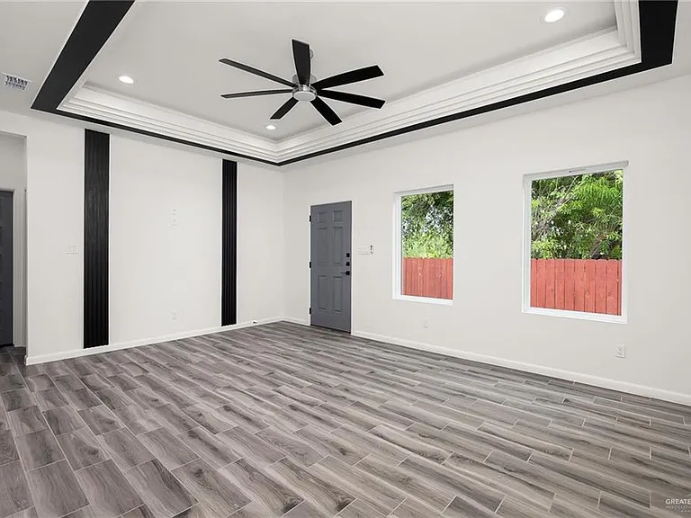2020 Cedar Ave #B — Photo 3