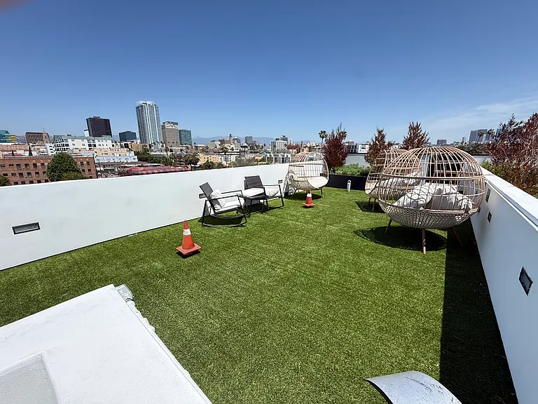 914 S Catalina St — Photo 14