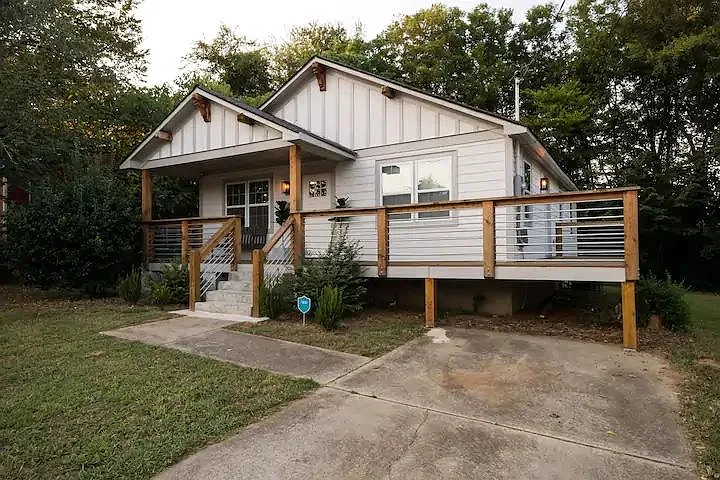 407 Fulton St SW photo 1