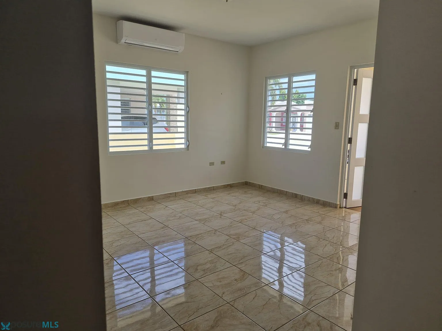 3 bed, 2.0 bath, 1800 sqft, $2,200 — Photo 3