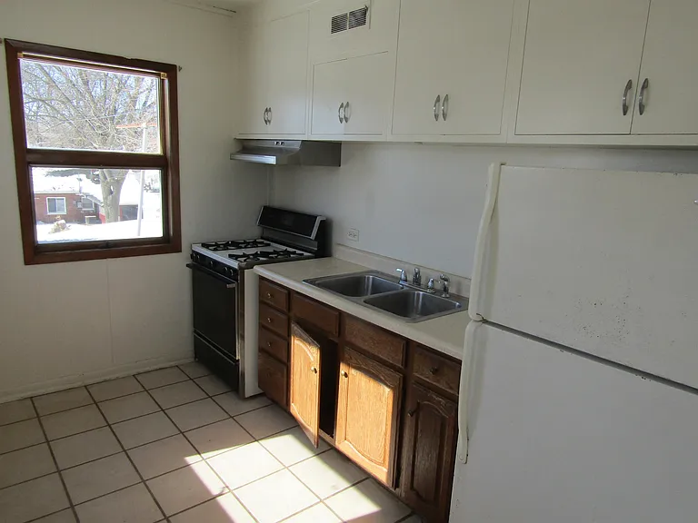 2025 Ogilby Rd — Photo 5