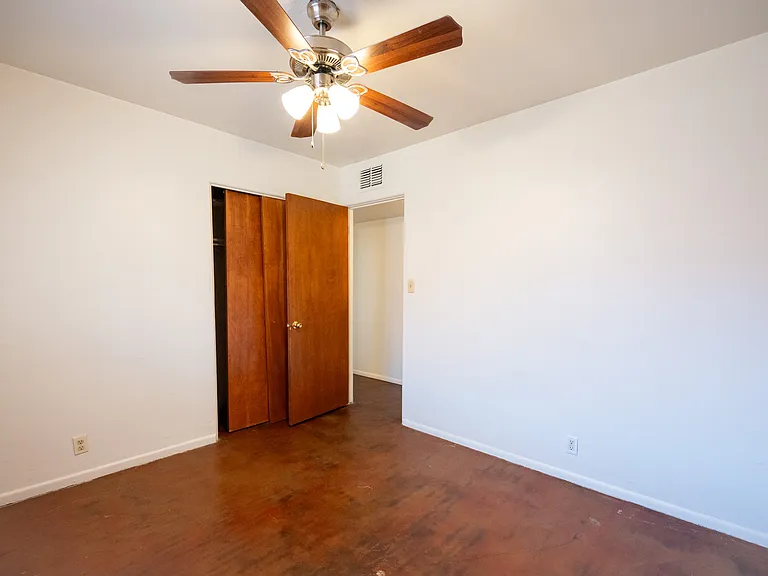 1732 N Campbell Ave — Photo 3