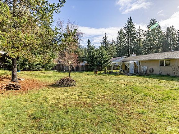 3rd image of 80 E Evergreen Drive