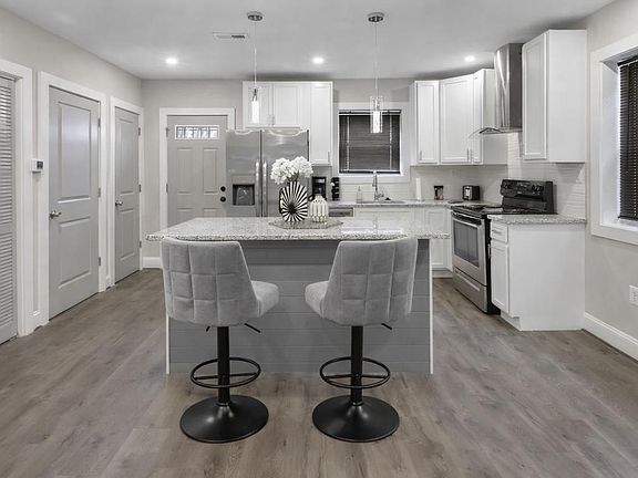 2nd image of 4227 Edson Pl NE