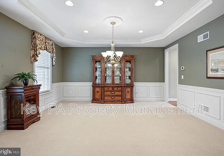 155 Harrogate Dr — Photo 11