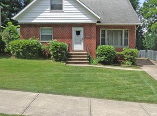 1690 Beverly Hills Dr, Euclid, OH