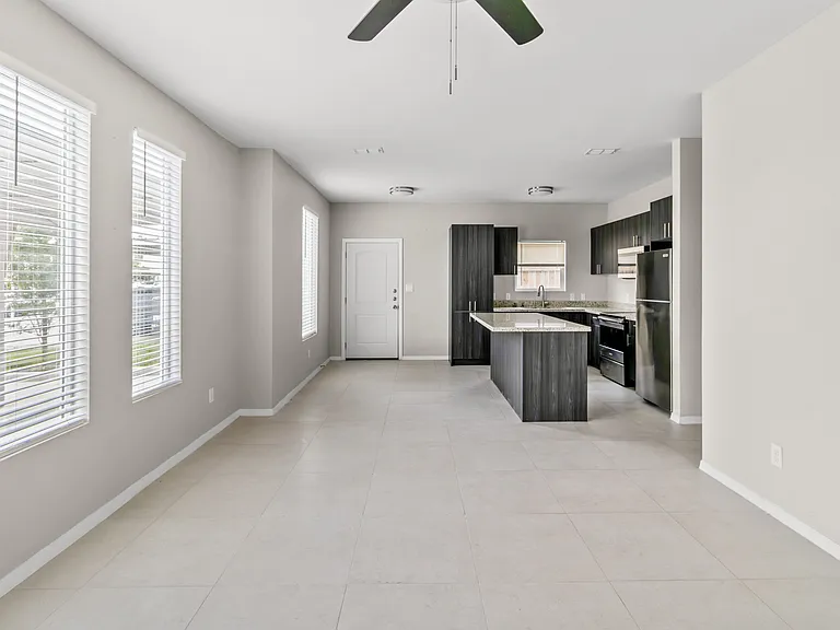 1405 Alta Vista Dr #1 — Photo 2