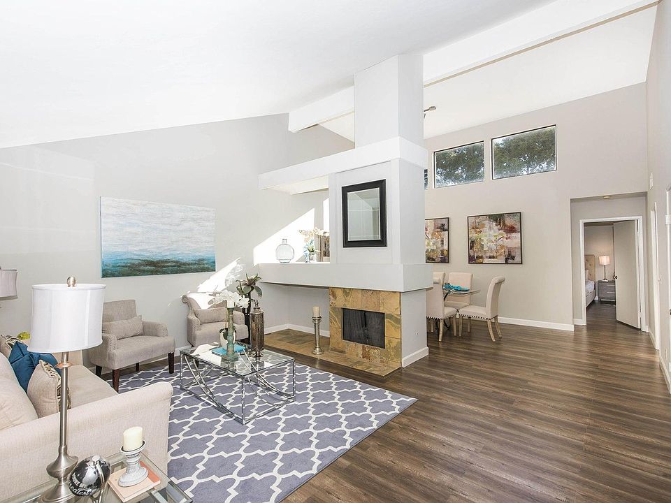 Living Room (Furnitures in room are for illustration purpose