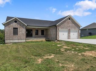10 Spring Lake Rd, Perryville, MO 63775
