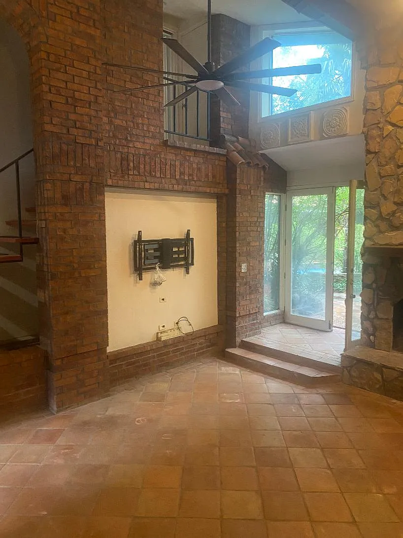 3 bed, 2450 sqft, $3,200 — Photo 4