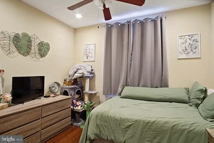 316 W Salaignac St — Photo 8
