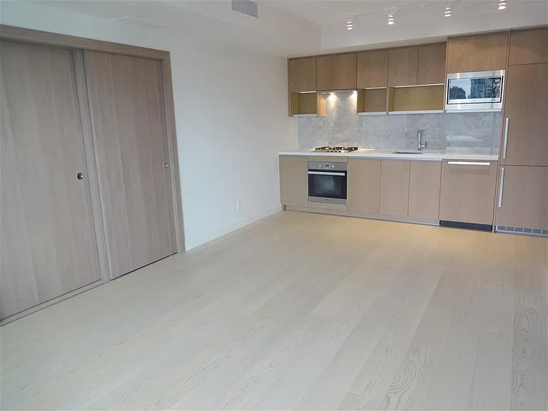 68 Smithe St #2007 — Photo 10