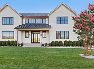 142 Head Of Pond Rd, Water Mill, NY 11976