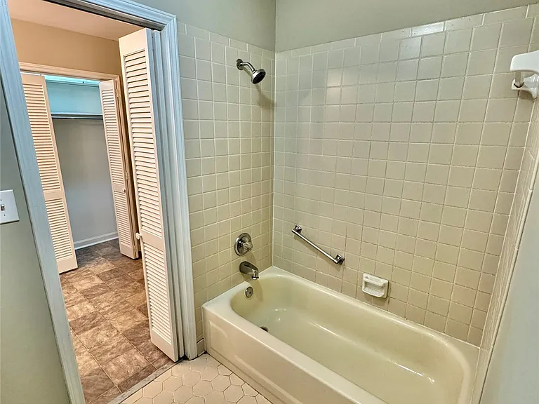 804 Hillman St — Photo 18