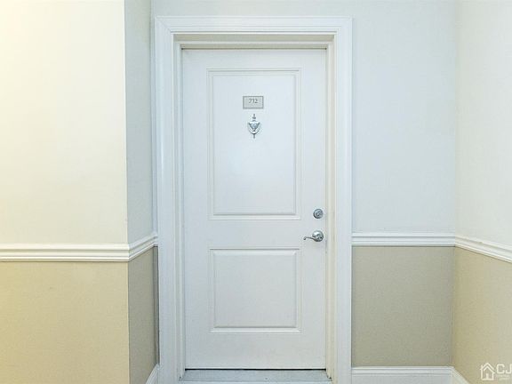 3rd image of 712 Liberty Ct