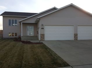 1913 2nd St W, Dickinson, ND 58601
