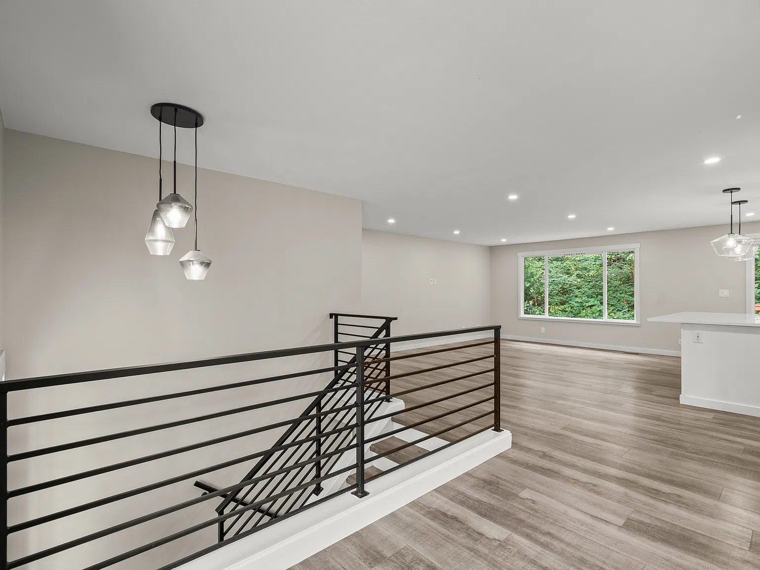 4 bed, 2072 sqft, $3,700 — Photo 4