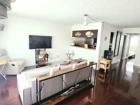 2525 W Bay Dr, Largo, FL