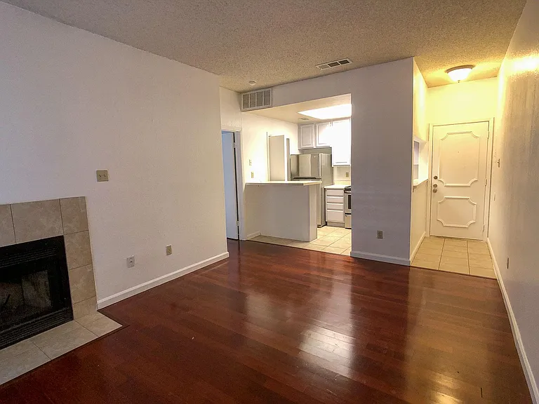 806 W 24th St #112 — Photo 3
