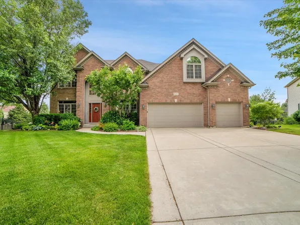 327 White Pines Ct, Oswego, IL 60543
